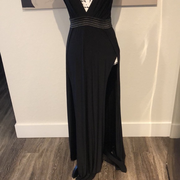 Beautiful black slit dress - Picture 2 of 6